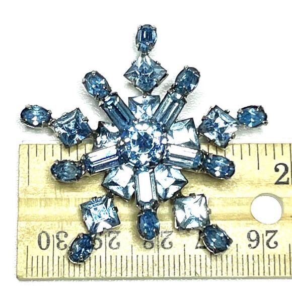 VINTAGE Brooch Blue Rhinestone Rivet Costume Jewelry Pin A17 - Picture 4 of 4